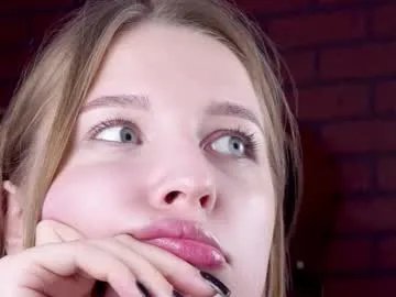 Freechat cutemousee on Chaturbate