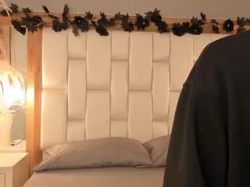 Freechat daphne_and_roger on Chaturbate