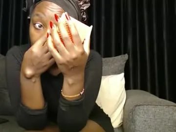 darktanqueen on Chaturbate