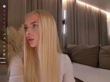 Freechat ewagreen on Chaturbate