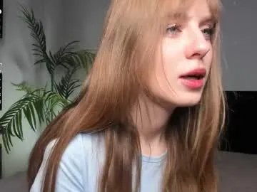 Freechat icyhoneybite on Chaturbate