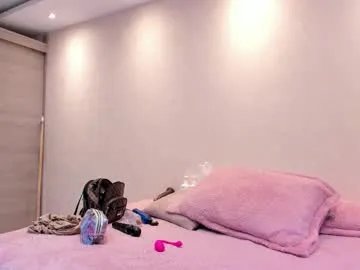 Freechat kiana_cream on Chaturbate