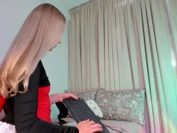 Freechat kitty__sophie on Chaturbate