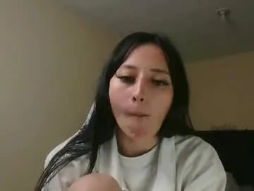 Freechat lia_queen610 on Chaturbate