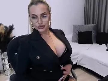 Away lovelyblondyxxx on Chaturbate
