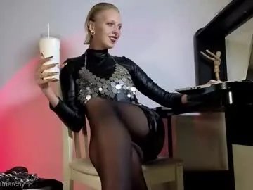 Freechat marthahoffman on Chaturbate