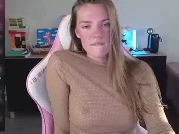 Freechat merry_dancers_ on Chaturbate