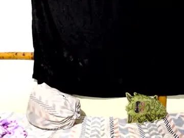 Freechat miahells on Chaturbate