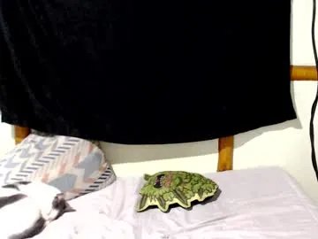 Freechat miahells on Chaturbate