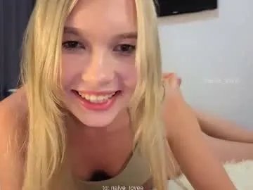 Freechat naive_love on Chaturbate