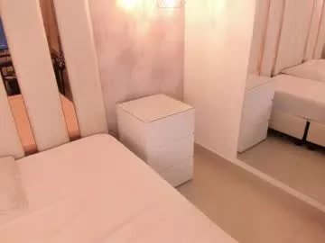 Freechat nicolemorelli2 on Chaturbate