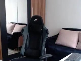 Offline darius_giles on Flirt4Free