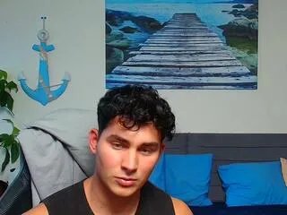 Freechat emilio_reynolds on Flirt4Free