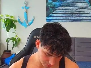 Freechat emilio_reynolds on Flirt4Free