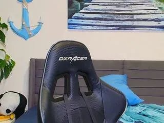 Freechat emilio_reynolds on Flirt4Free