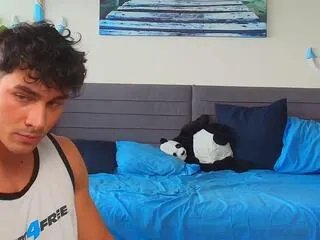 Freechat emilio_reynolds on Flirt4Free