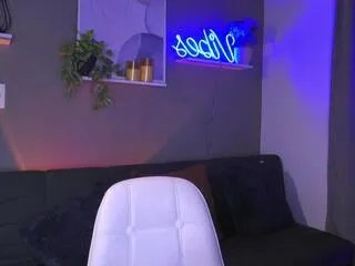 Offline hanah_evans on Flirt4Free