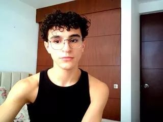Offline justinn_monroe on Flirt4Free