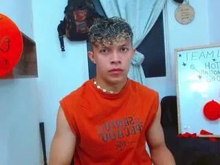 Offline lucas_luxx on Flirt4Free