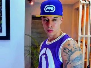 Offline lukas_greene on Flirt4Free