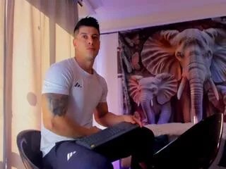 Offline lukas_greene on Flirt4Free