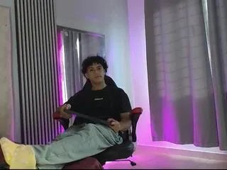 Offline mikey_banji on Flirt4Free