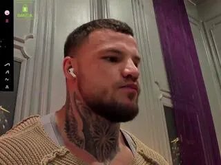 Freechat oliver_sport on Flirt4Free