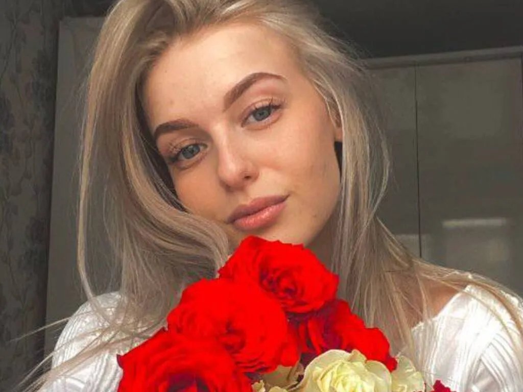 SamantaKittie — * Music (pop, indie, K-pop)
* Movies & series
* Late-night chats
* Art, drawing, or writing
* Gaming / cozy games
* Animals & aesthetic stuff