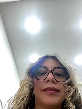 Freechat alicee16 on StripChat