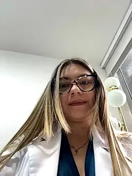 Freechat alicee16 on StripChat