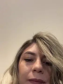 Freechat alicee16 on StripChat