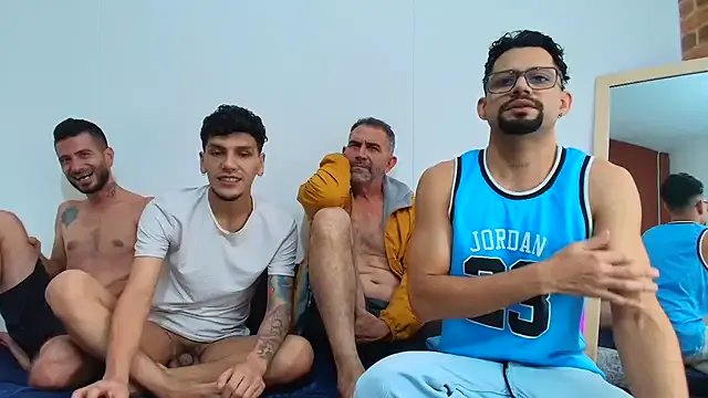 Freechat Benjamin_show on StripChat