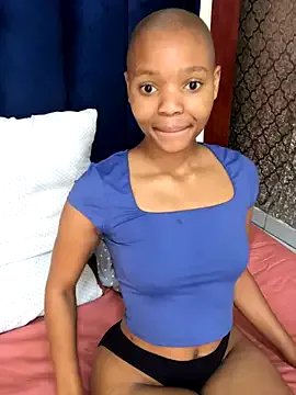 Freechat BondiBitch on StripChat