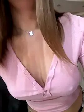 bunnyrich on StripChat 