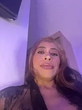 Freechat canela_10 on StripChat