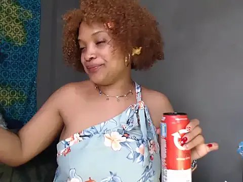 Freechat CREAMYCUPCAKExxx on StripChat