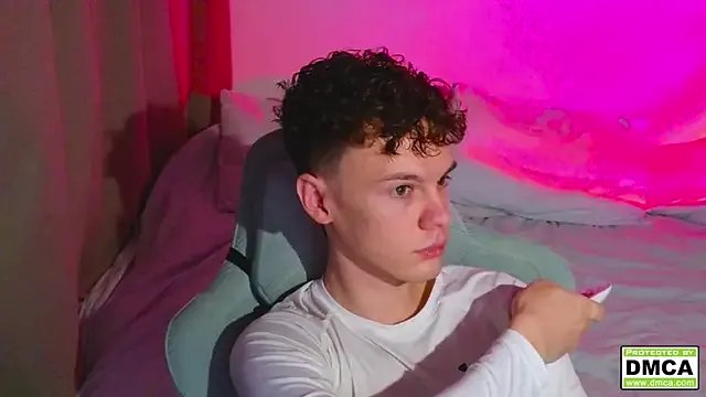 Freechat cute_thomas on StripChat