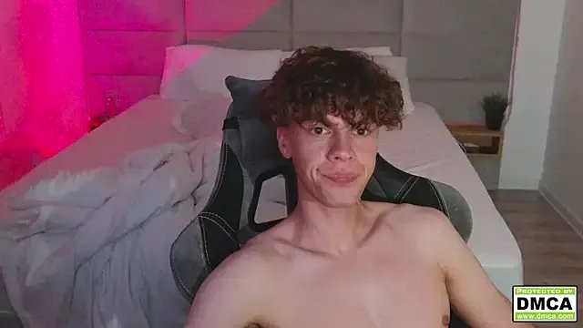 Freechat cute_thomas on StripChat