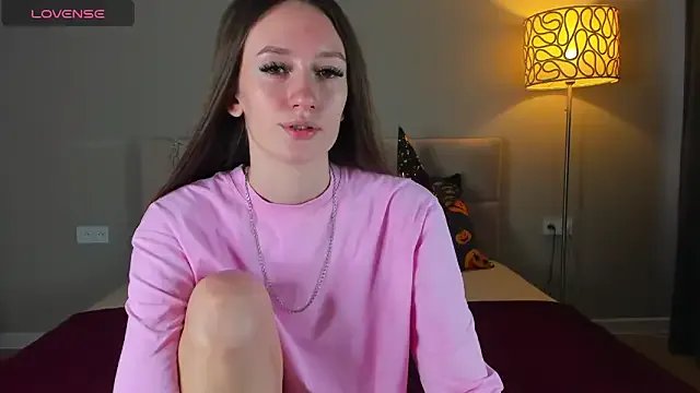 Freechat cutienaughtygirl on StripChat