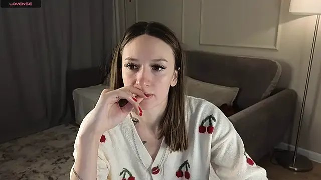 Freechat cutienaughtygirl on StripChat