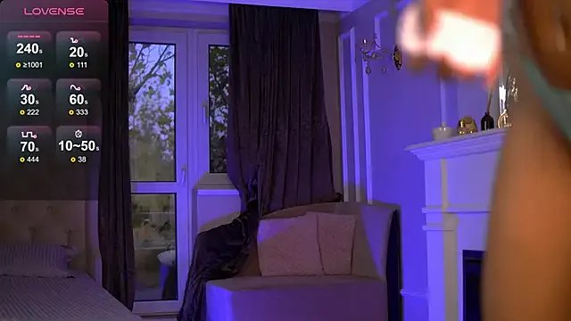 Freechat EmaHallee on StripChat