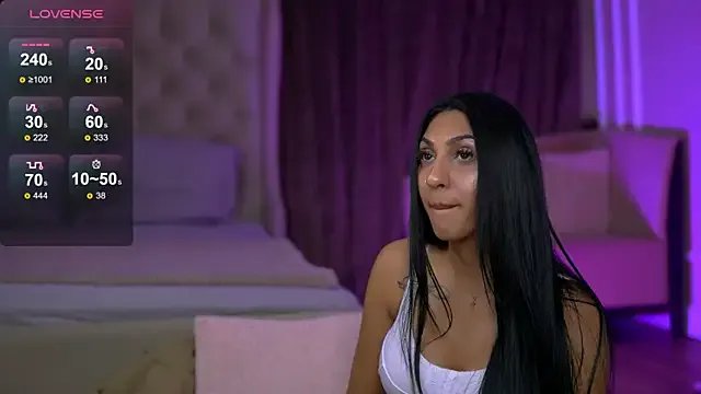 Freechat EmaHallee on StripChat