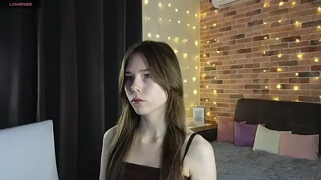 Freechat EmiliDen on StripChat