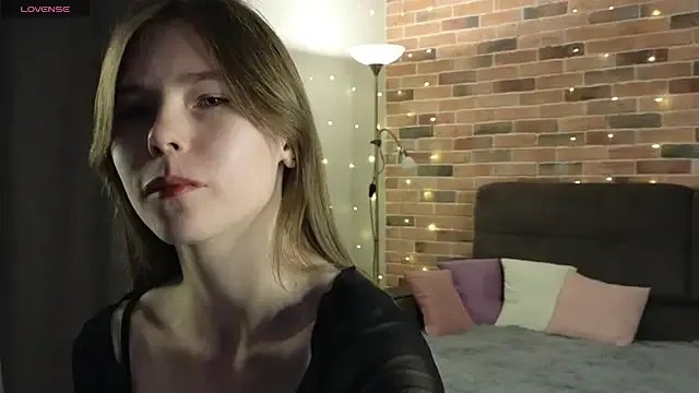 Freechat EmiliDen on StripChat