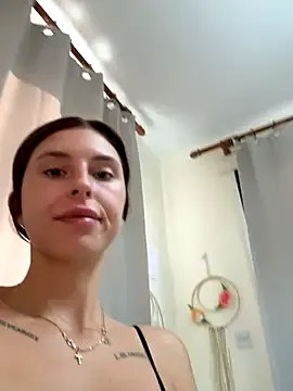 emma05 on StripChat 