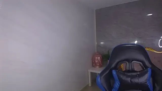 Freechat evageline_s on StripChat