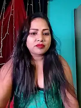 Freechat hornypriya696 on StripChat