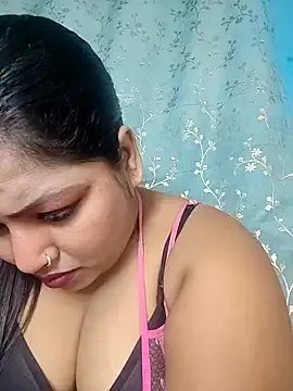Freechat hornypriya696 on StripChat