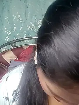 Freechat hornypriya696 on StripChat