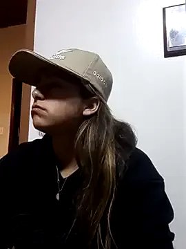 Freechat Kitten_Cam on StripChat